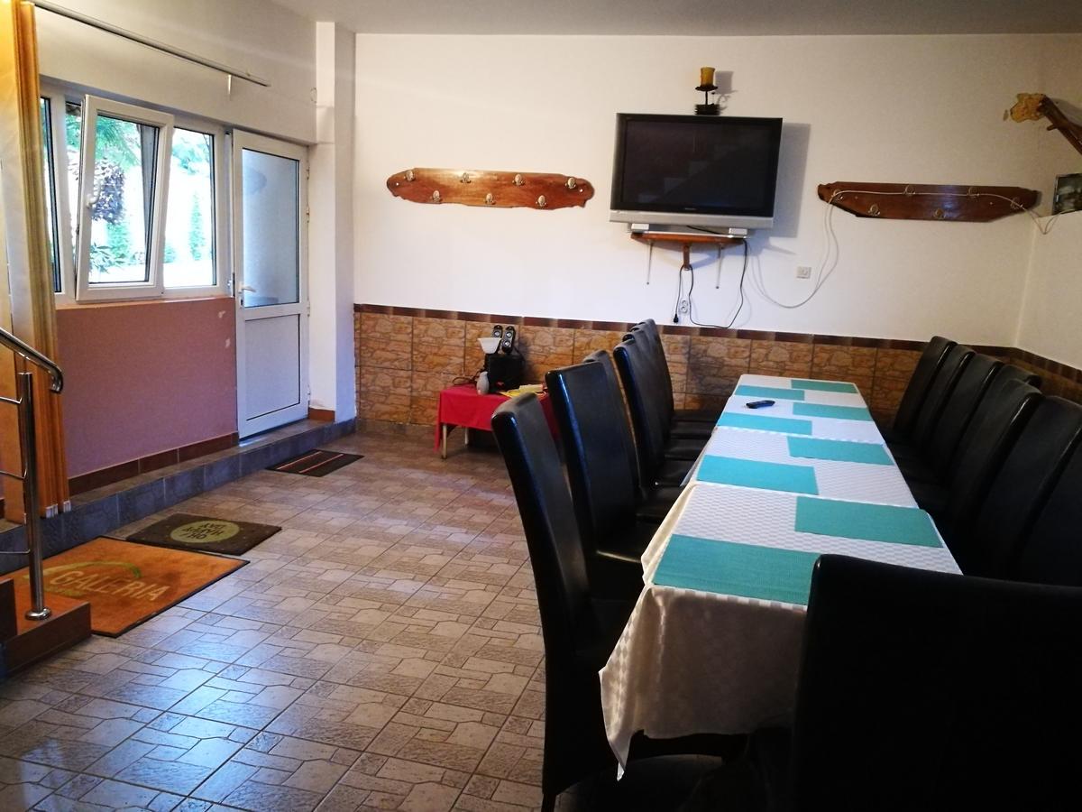 Pensiunea Remus Hotell Novaci-Străini Exteriör bild