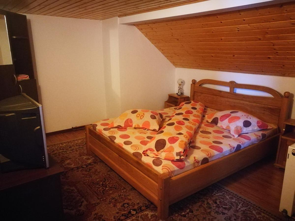 Pensiunea Remus Hotell Novaci-Străini Exteriör bild